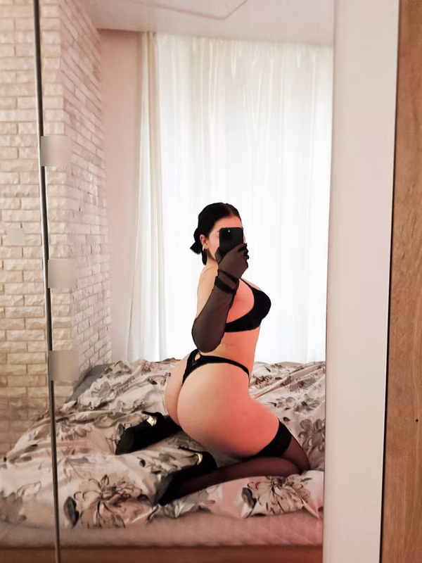 Emilia Tantra
